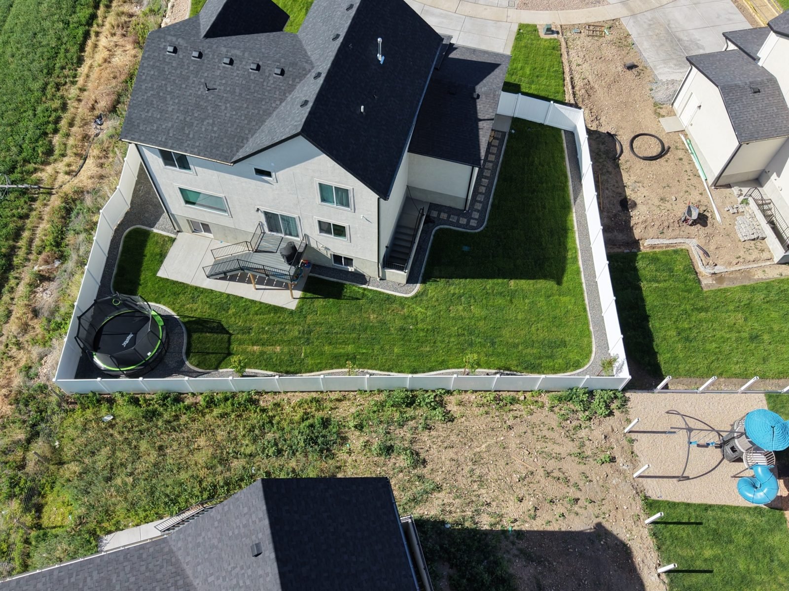 Drone photo of a finished lawn and fence on a new construction lot in south Utah County by Roots Landscaping